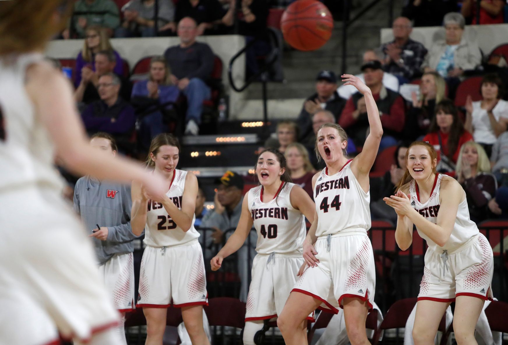 Montana Western beats Lyon